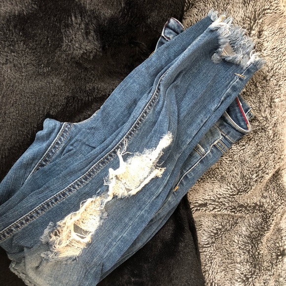 Distressed skinny jeans - Picture 2 of 3